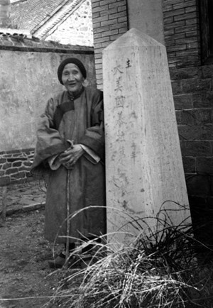 A monument dedicated to Lottie Moon was built by Chinese Christians in 1915.