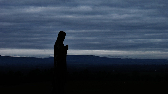 What Mary Knew: Spreading Christmas Cheer by Singing Loudly for All to Hear