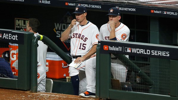 Multiple trash cans thrown onto field during Astros road game