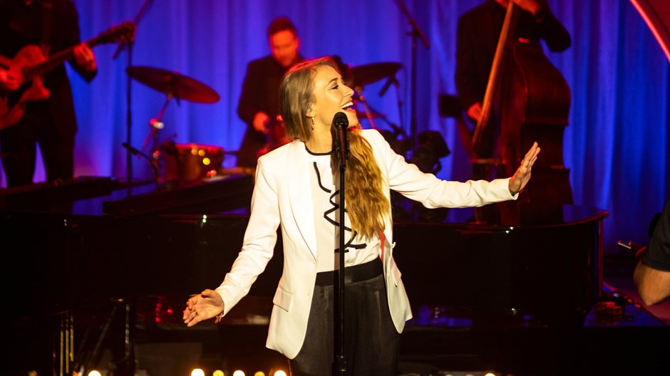 Lauren Daigle’s Christmas Cheer Doesn’t Pause for a Pandemic