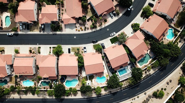 The Hopeful Neighborhood: What Happens When Christians Pursue the Common Good The Hopeful Neighborhood: What Happens When Christians Pursue the Common Good