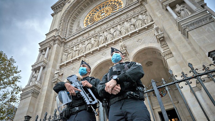 As French Senate Tightens Church Controls, Christian Advocates Avoid Fear