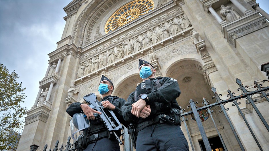 Alors que le Sénat français vote pour renforcer le contrôle des Églises, les chrétiens protestent sans crainte