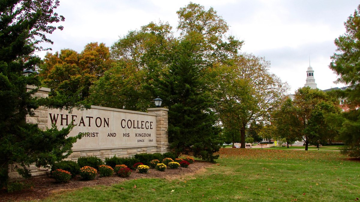 Wheaton's New Jim Elliot Plaque Does More Than Remove 'Sav...... | News & Reporting - Vimarsana News
