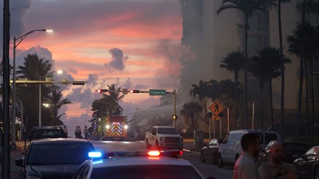 Miami-Area Churches Pray for Miracles, Minister to Rescue Teams After Condo Collapse Miami-Area Churches Pray for Miracles, Minister to Rescue Teams After Condo Collapse
