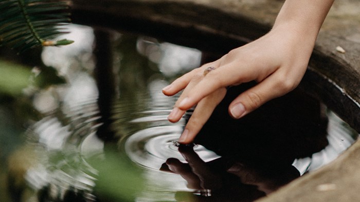 Jesus, the Living Water, Welcomes Our Mess at the Well. Will We Let Him Draw Us Out? Jesus, the Living Water, Welcomes Our Mess at the Well. Will We Let Him Draw Us Out?