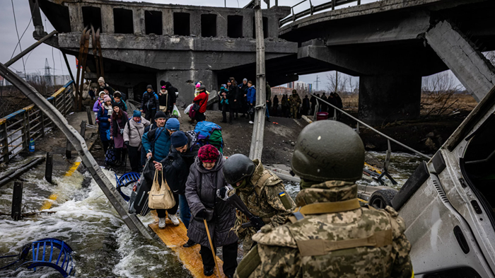 Los ministerios evacuan mientras las tropas rusas llegan a Irpin, el centro evangélico de Ucrania