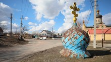전쟁과 전쟁의 소문 와중에, 우크라이나 목회자들의 설교와 대비