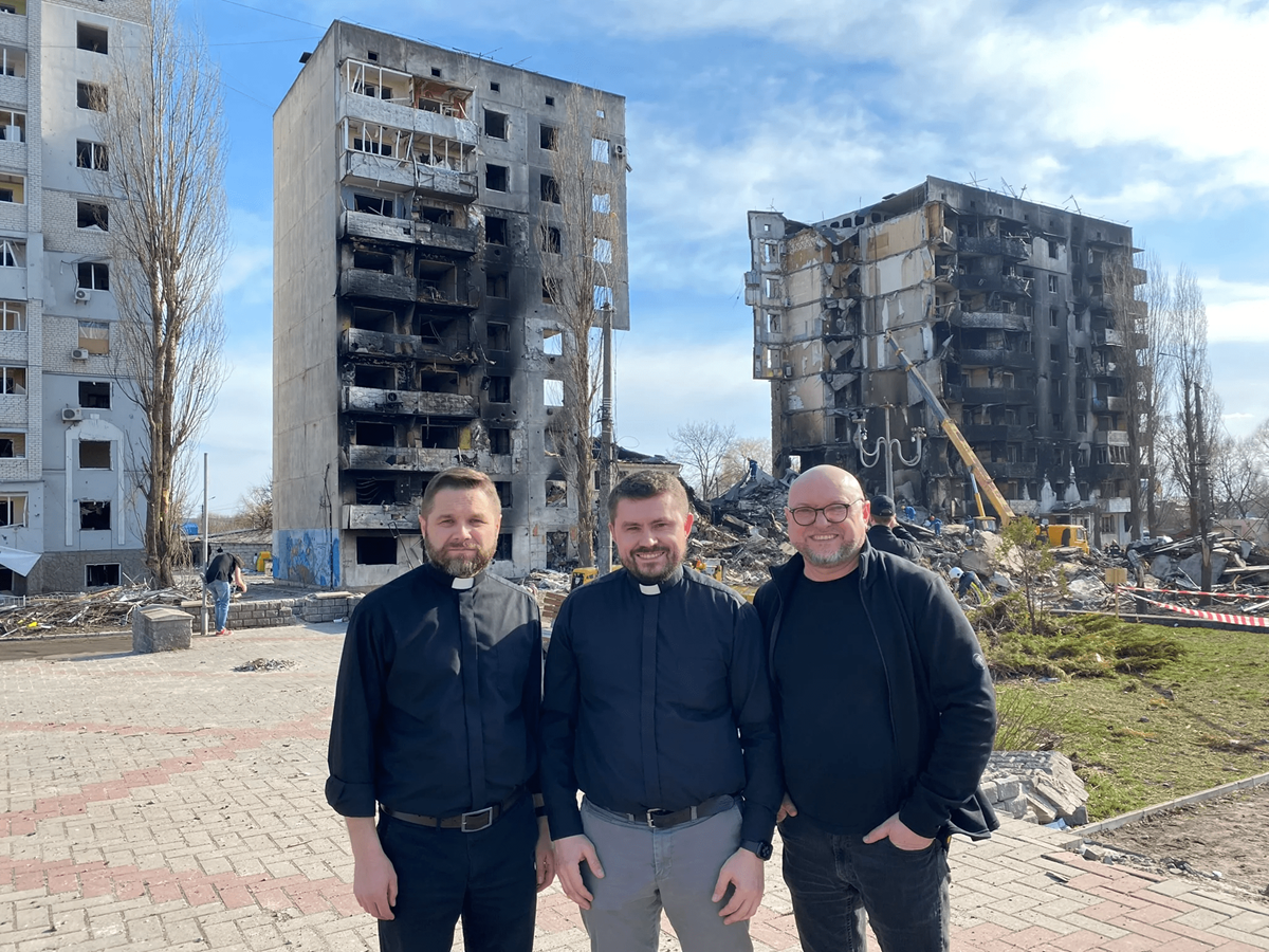 Le président de l’UETS, Ivan Rusyn (au centre), à Hostomel, en Ukraine. Le président de l’UETS, Ivan Rusyn (au centre), à Hostomel, en Ukraine.