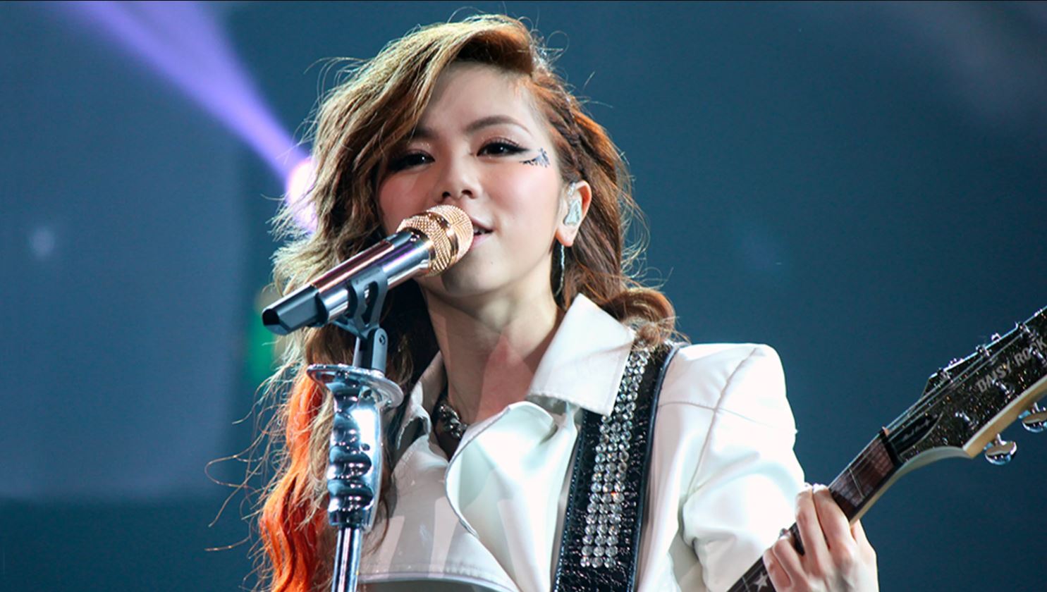 Chinese Christian Pop Star G.E.M.'s New Song Is Courageous