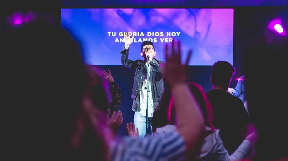 Should Hispanic Churches in the US Preserve Spanish in Their Services?