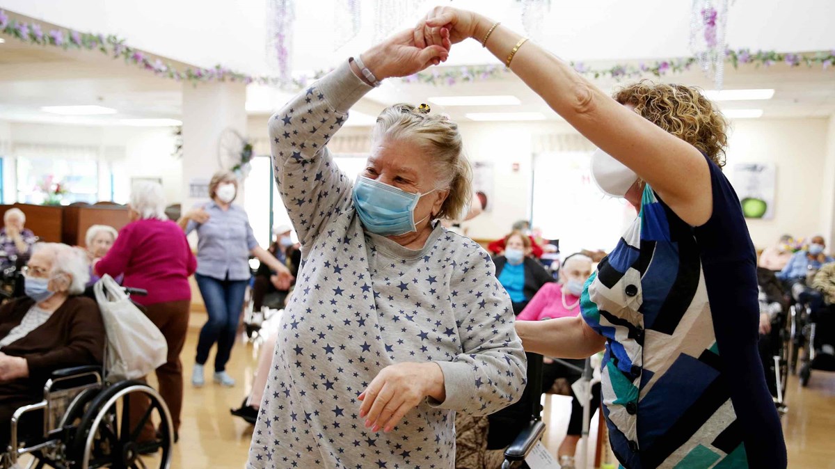 Nursing Homes Still Haven't Recovered from Pandemic Loneli...... | News & Reporting - Vimarsana News