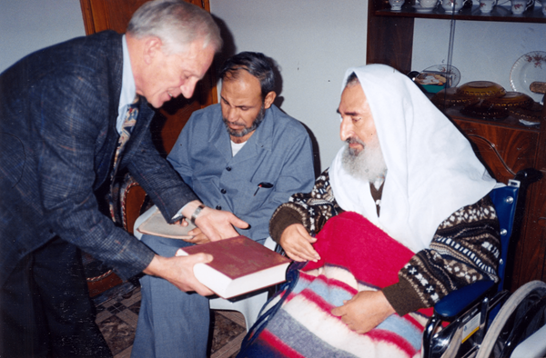 Irmão André e Sheikh Yassin, fundador do Hamas. Irmão André e Sheikh Yassin, fundador do Hamas.