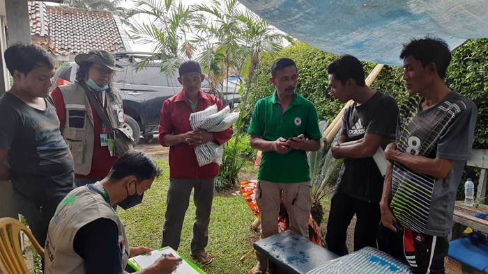 Members of Jakomkris speaking to village leaders in Gasol to compile data on vulnerable groups and their needs. Members of Jakomkris speaking to village leaders in Gasol to compile data on vulnerable groups and their needs.