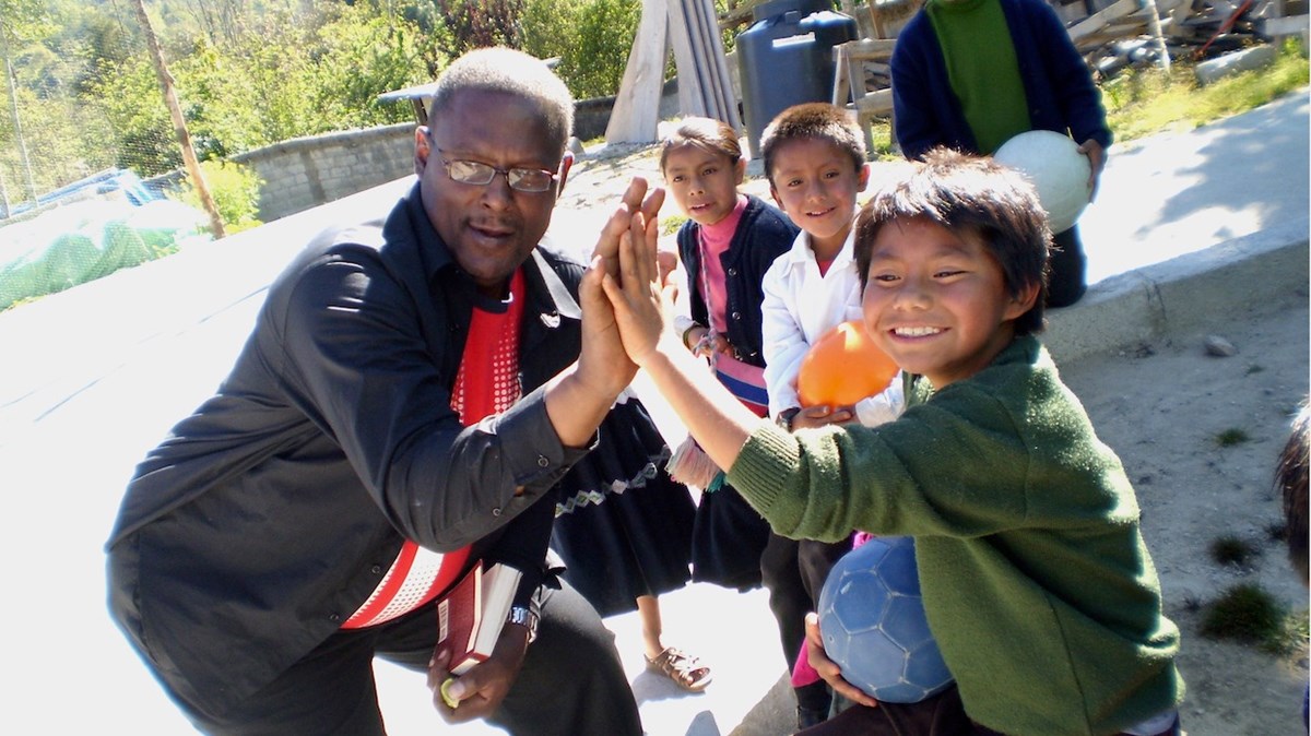 The Crushing Wheel: Shifting Missions Engagement From Transactional to Transf... | The Better Samaritan with Jamie Aten and Kent Annan - Vimarsana News