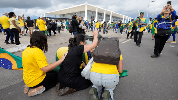 Quem está mais de acordo com os valores cristãos: Bolsonaro ou