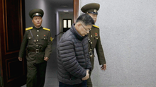 종신형 선고를 받고 복역 중 병이 악화된 캐나다 목사 석방한 북한