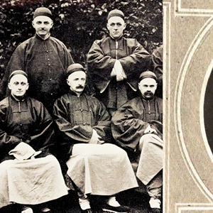 1885年抵達中國時的劍橋七傑的一部分。後排（左起）：施達德，章必成。前排：杜明德，何斯德，寶耀庭。