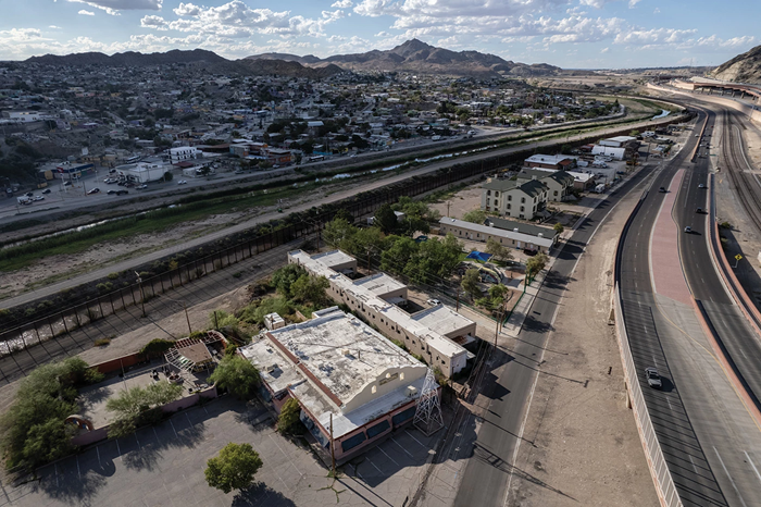 La Hacienda de Simeon Hart, el futuro espacio de la Casa Abara, se encuentra en la frontera entre Estados Unidos y México.