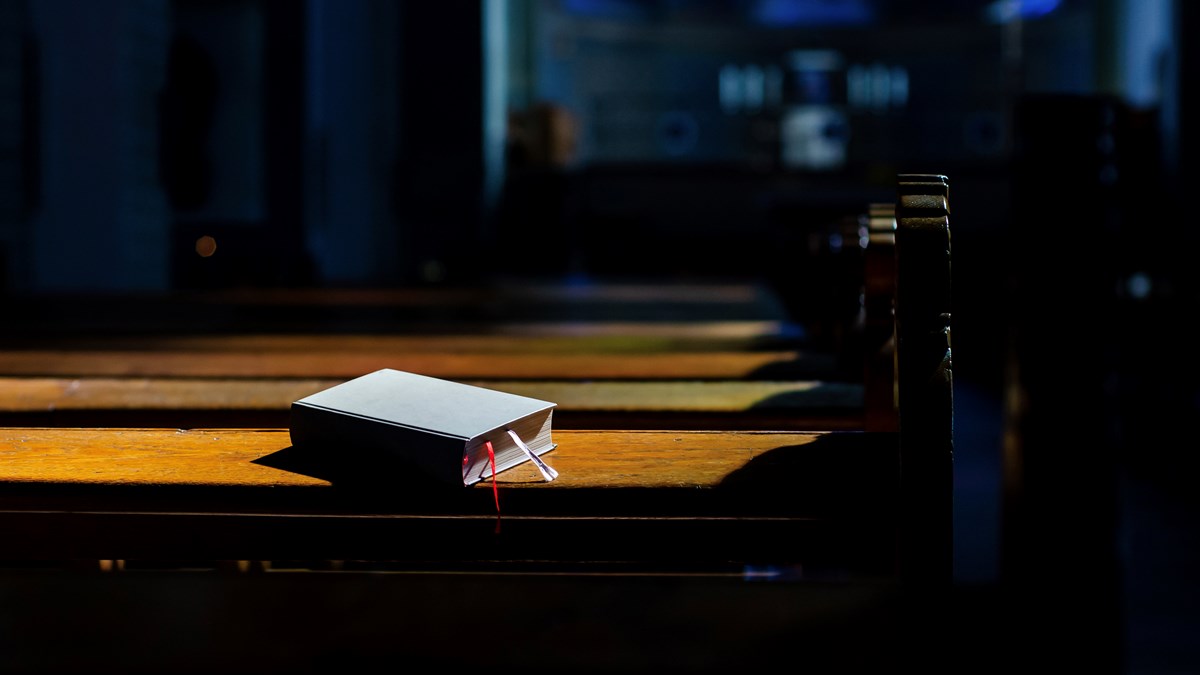 बाइबल वही निर्देशित करती है जो चर्च सिखाता है।  क्या चर्च शिक्षण को यह निर्देशित करना चाहिए कि हम चर्च कैसे पढ़ें…