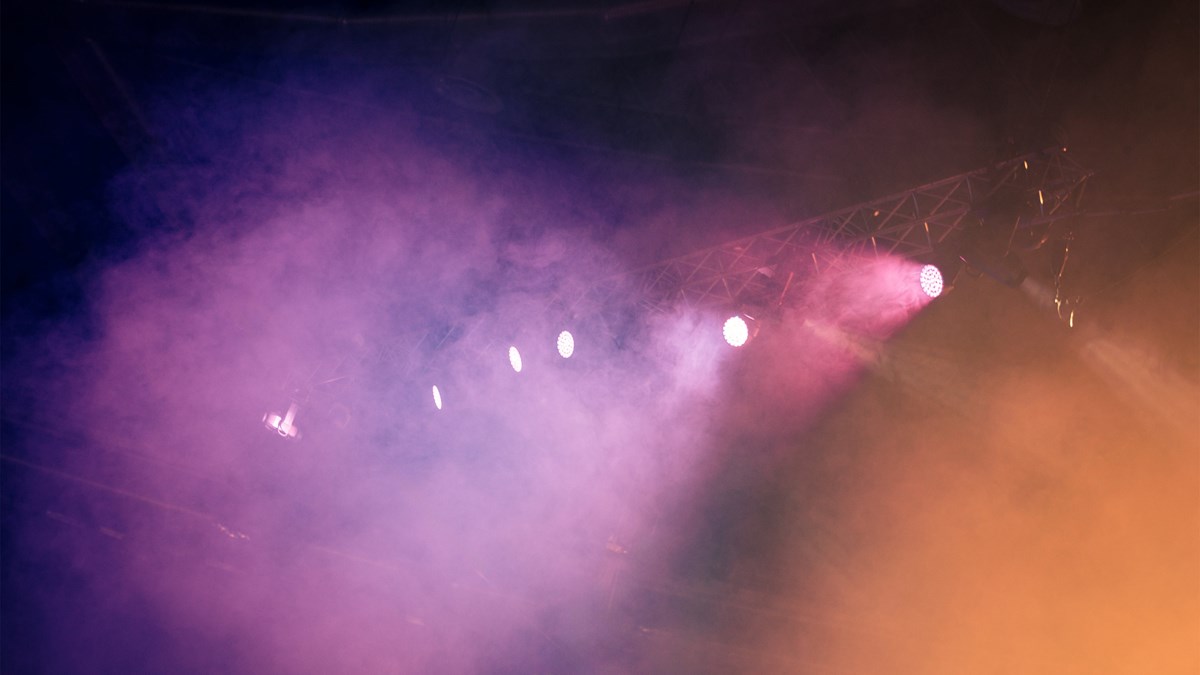 मंच प्रकाश व्यवस्था की शक्ति की सभी सराहना करते हैं?