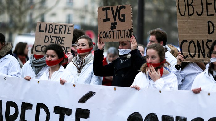 Constitutionnalisation de l’avortement : les évangéliques français appellent à une culture de la vie.