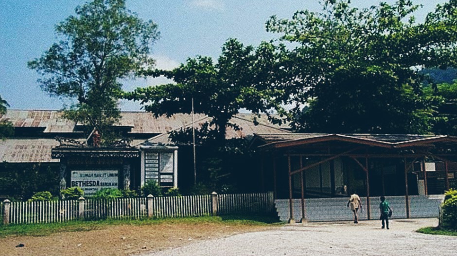 Sudah Menjadi Garis Hidup Suku, Rumah Sakit Misi Borneo Kini Membutuhkannya Sendiri