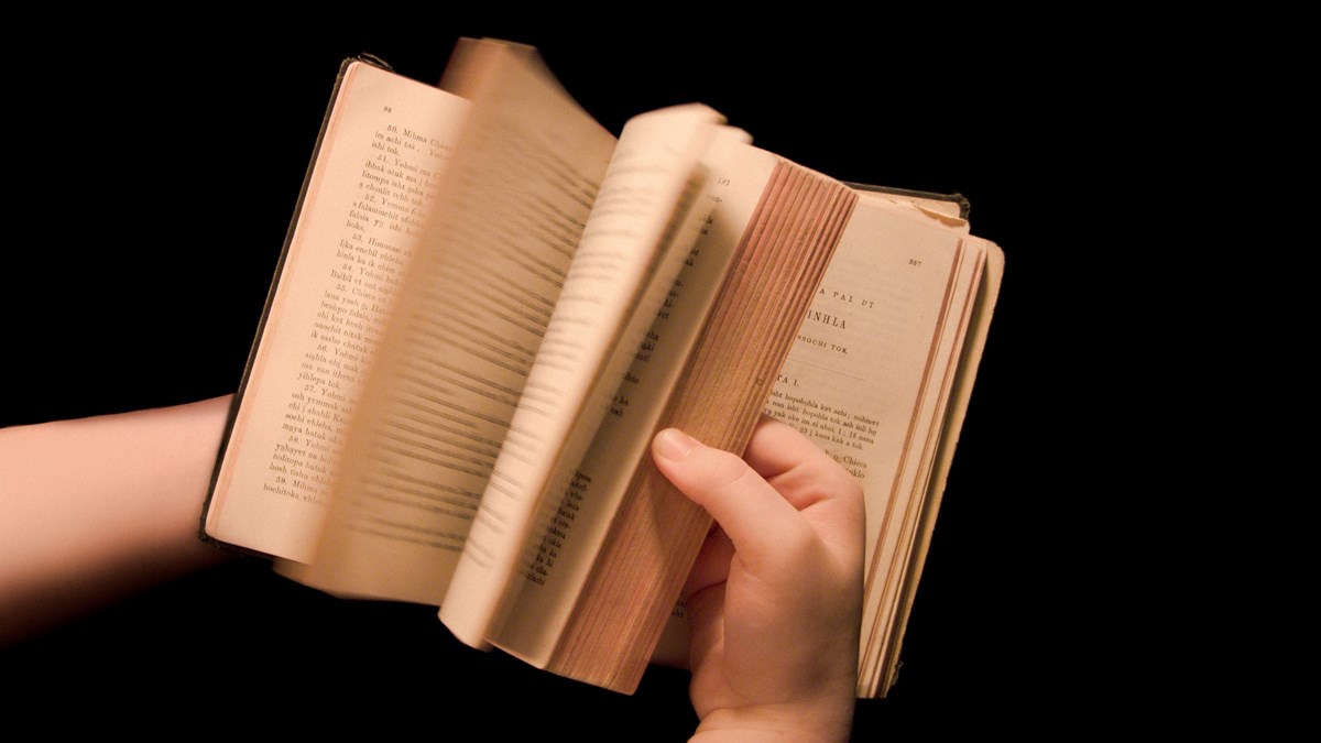 చోక్టావ్ బైబిళ్లు స్థానిక అమెరికన్ ఆమెతో క్రైస్తవులను కనెక్ట్ చేస్తాయి…… |  వార్తలు & రిపోర్టింగ్