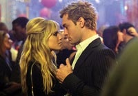 Nikki (Sienna Miller) and Alfie (Jude Law) dance the night away