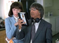 Lily Tomlin and Dustin Hoffman play the husband-wife detectives Bernard and Vivian