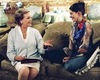Clarisee (Julie Andrews) and Mia (Anne Hathaway) discuss the finer things