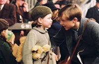 Lucy (Georgie Henley) and Peter (William Moseley) at the London train station
