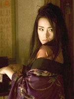 Hatsumomo (Gong Li) is the beautiful but mean-spirited reigning geisha in the okiya