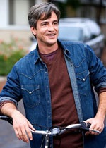 Dermot Mulroney plays a hot single dad ... with a Ph.D.