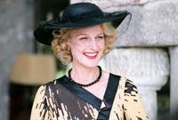 Helen Hunt plays the role of Mrs. Erlynne