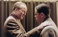 CIA Director Philip Allen (William Hurt) consults with Edward