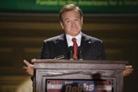 Comedian-turned-candidate Tom Dobbs (Robin Williams) speaks to a star-struck public