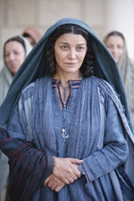 Shohreh Aghdashloo as Elizabeth