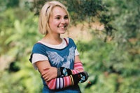 AnnaSophia Robb as Leslie