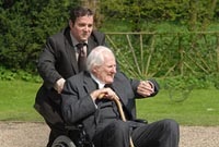 Andy Nyman as Howard and Peter Vaughan as Uncle Alfie