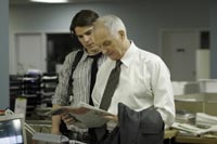 Josh Hartnett as sportswriter Erik Kernan, Alan Alda as his editor