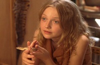 Dakota Fanning as Lewellen