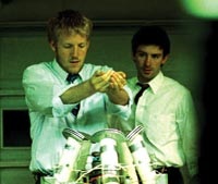 Abe (David Sullivan) and Aaron (Carruth) and their little experiment