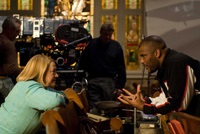 Tyler Perry on the Preys set with Kathy Bates