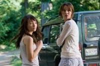 Emily Browning as Anna, Arielle Kebbel as Alex