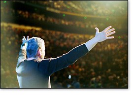 Passion founder Louie Giglio shares the Passion 05 purpose with 11,000-plus students at the Gaylord Entertainment Center, Nashville, Tenn.