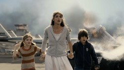 Amanda Peet as Kate Curtis with her kids, played by Morgan Lily and Liam James