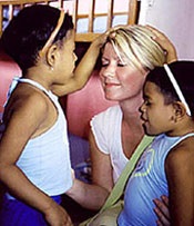 Indian orphans praying with Grant