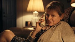 Dianne Wiest as Nat, Becca's mother