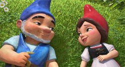 Gnomeo (James McAvoy) and Juliet (Emily Blunt)